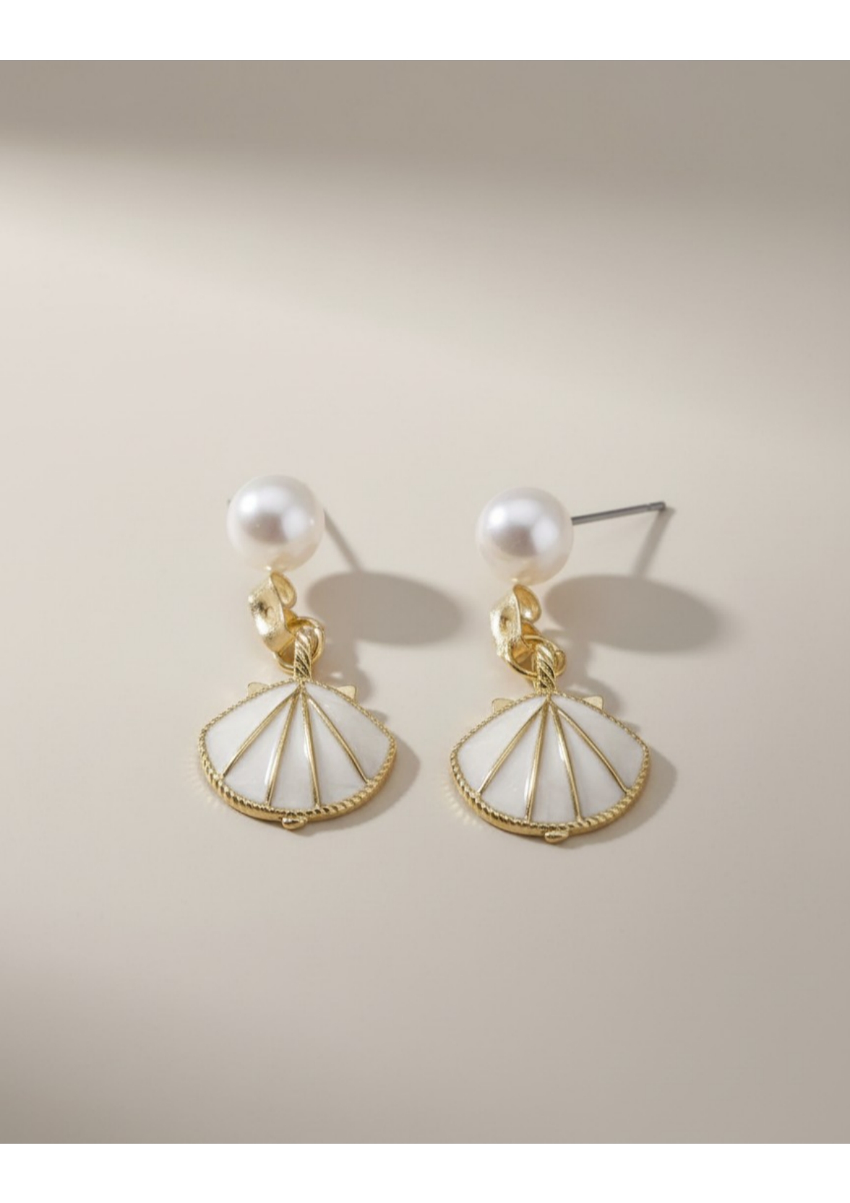 Detachable pearl and seashell drop earrings - Image 4